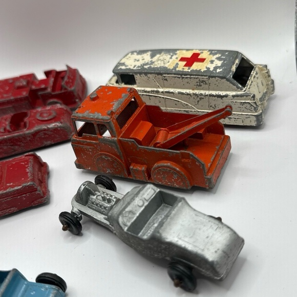 Vintage‎ 1950 Lot of 6 Midgetoy Diecast Metal Cars Firetruck Ambulance Roadster - Picture 3 of 6